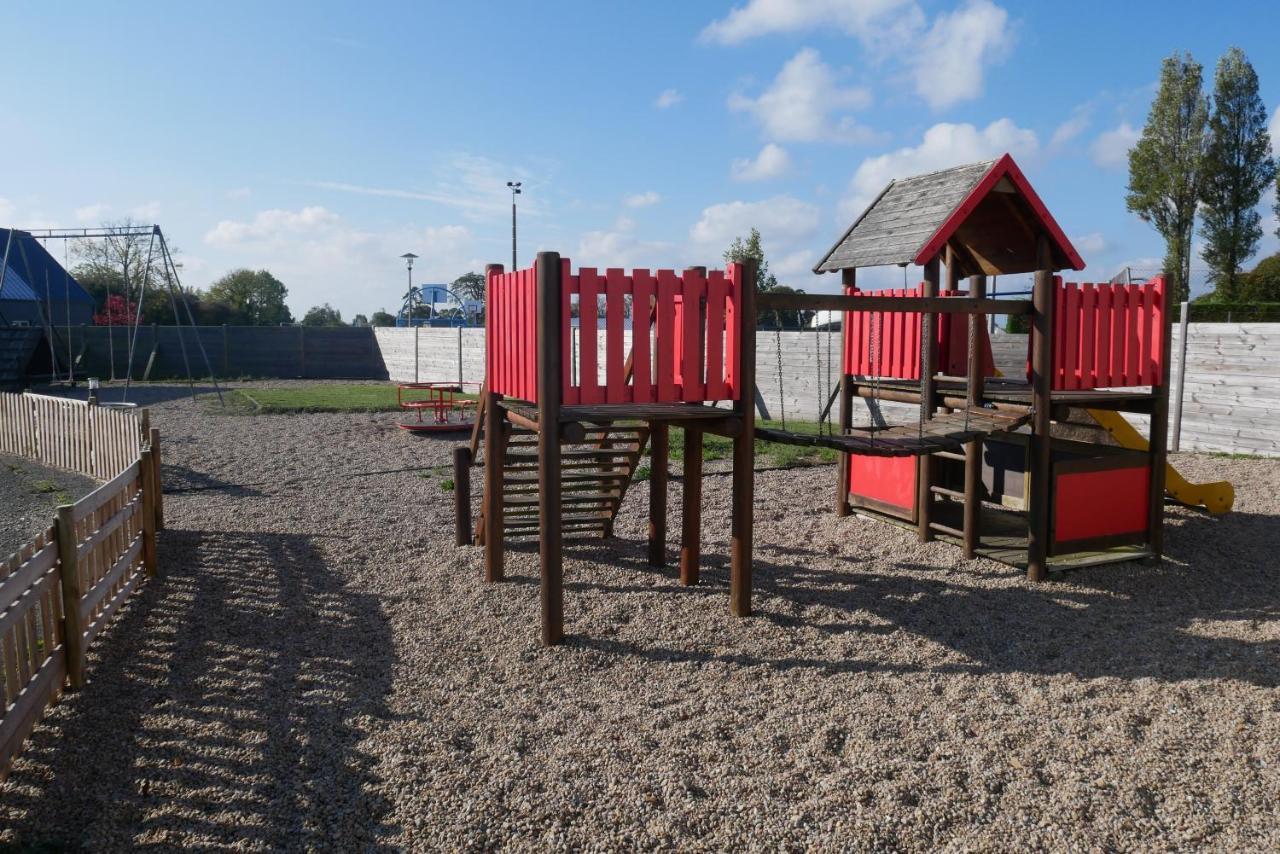 Camping Sainte Mere Eglise Exterior photo